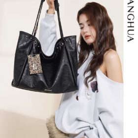 Túi nữ hàng hiệu đeo chéo màu đen dập nổi, dung tích lớn - TX601 (5)